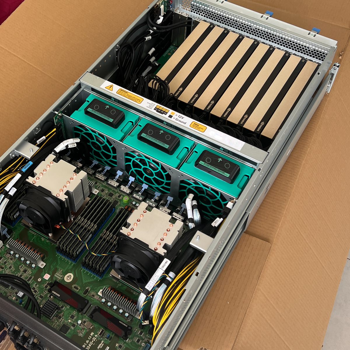 Open chassis of the NEOXIS server with eight NVIDIA RTX PRO 6000 Blackwell Server Edition GPUs, three fan modules and two AMD EPYC CPUs